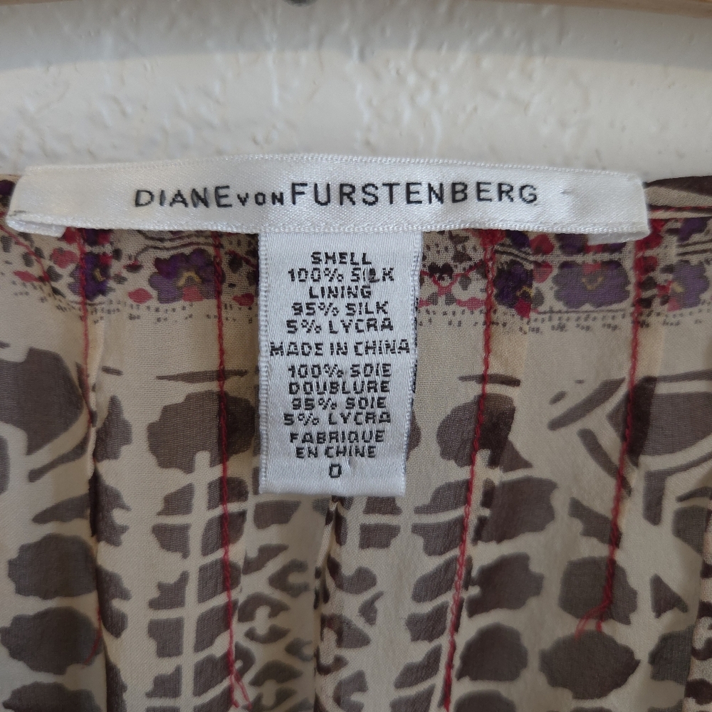 Diane Von Furstenberg Womens Ruffle Blouse 100% Silk Geometric BrownCream Size 0 - Picture 12 of 15